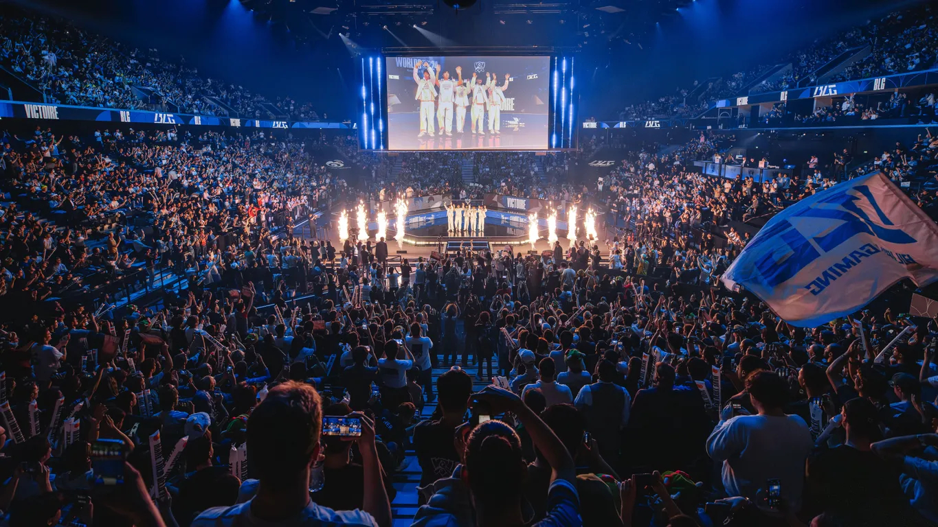 英雄联盟全球总决赛上海电竞场馆启幕，召唤师奖杯争夺战助推电竞产业发展与文化传播